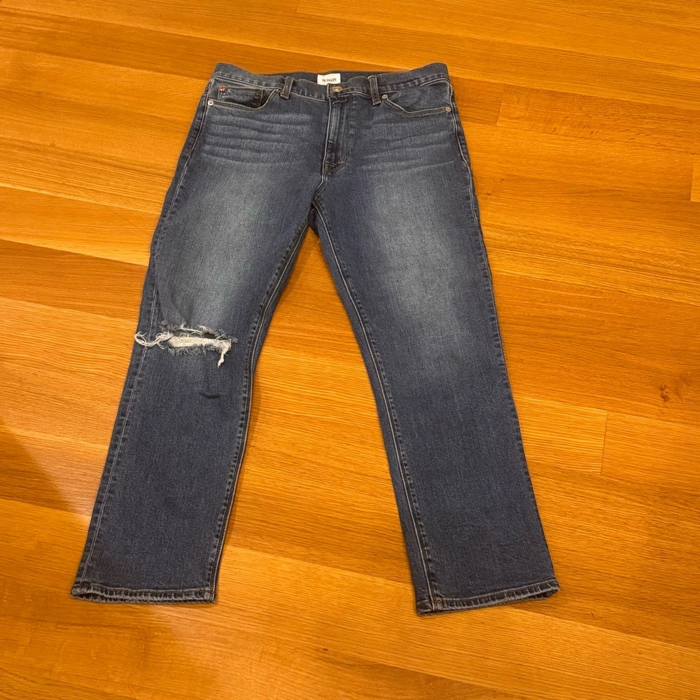 Hudson blue straight-leg jeans with a distressed knee Size 30 Preppy Casual
